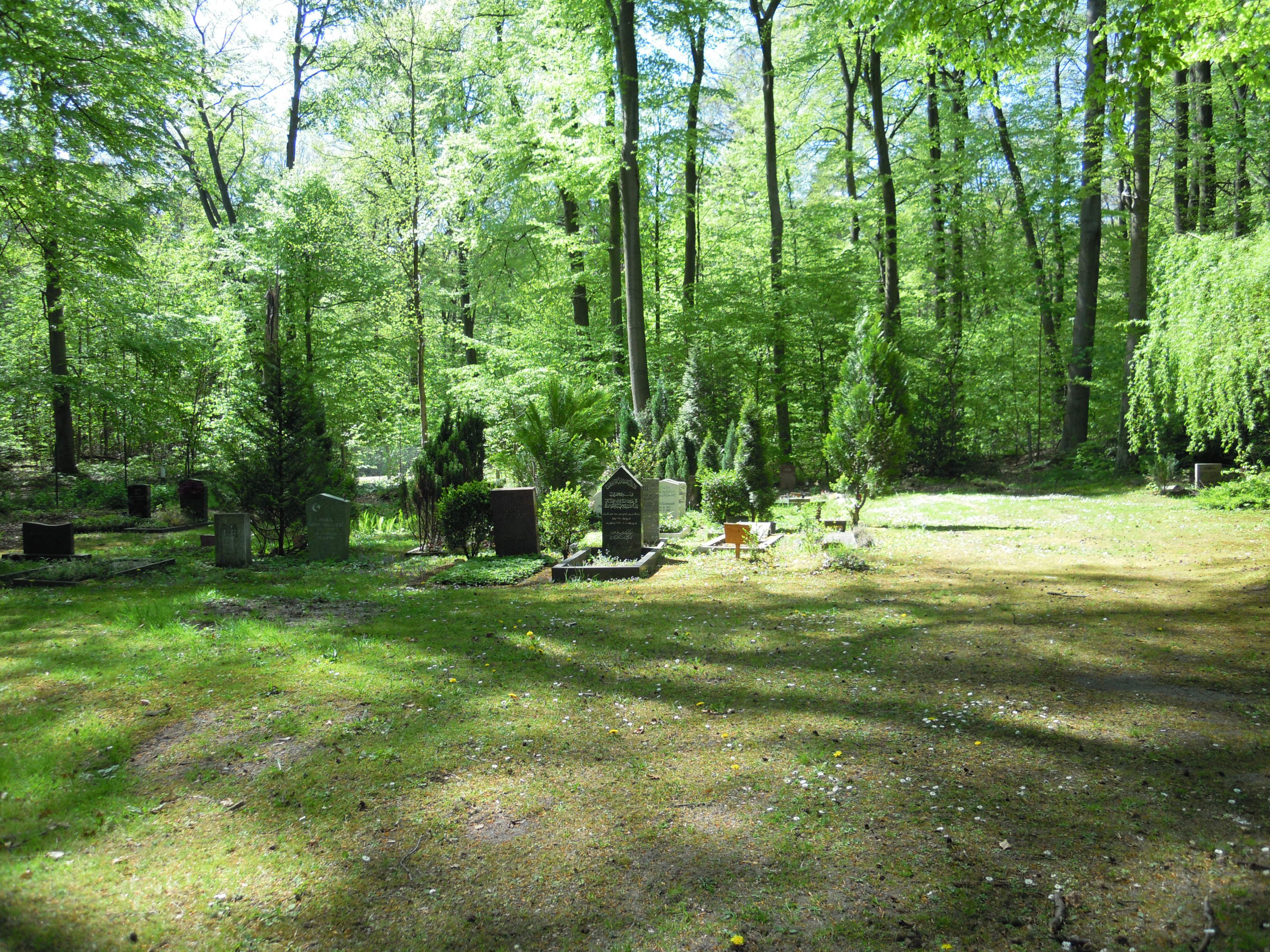 Islamisches Bestattungsfeld im bewaldeten Waldfriedhof Oberrad